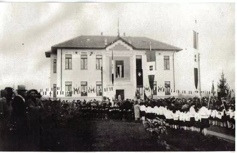 Inaugurazione della scuola elementare di Scalenghe - 30 Novembre 1930